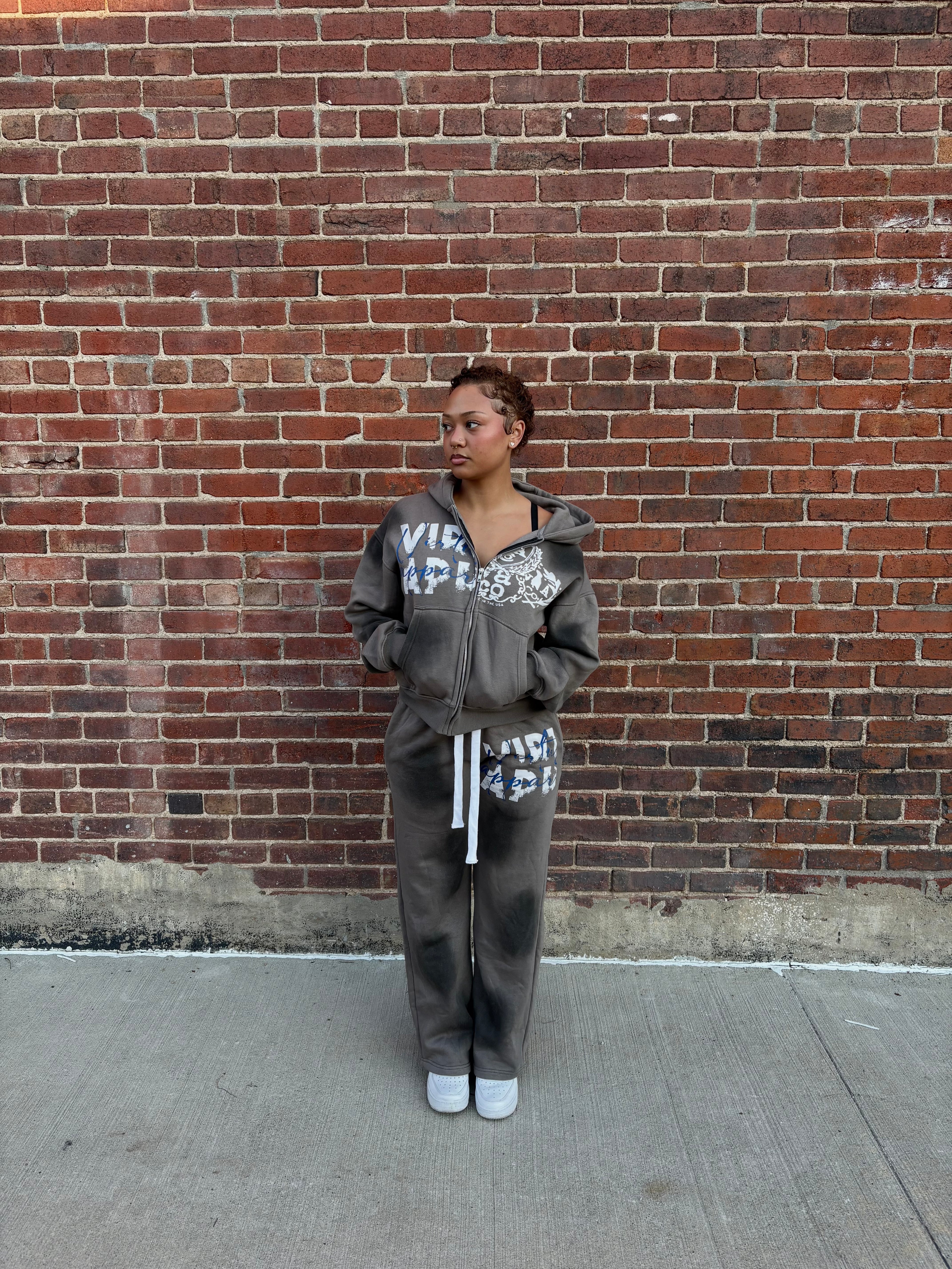 GREY "HIDDEN TREASURE" SWEATPANTS